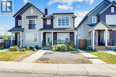 215 Savanna Parade NE