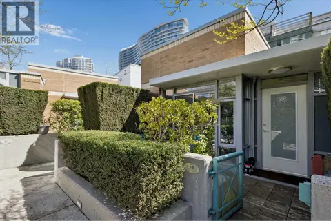 2P 1033 MARINASIDE CRESCENT