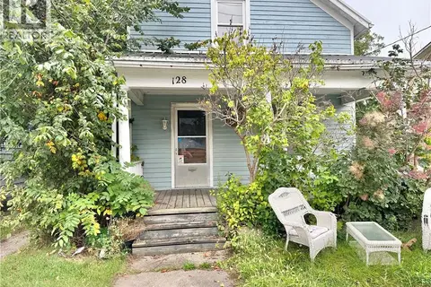 128 KENT Street S