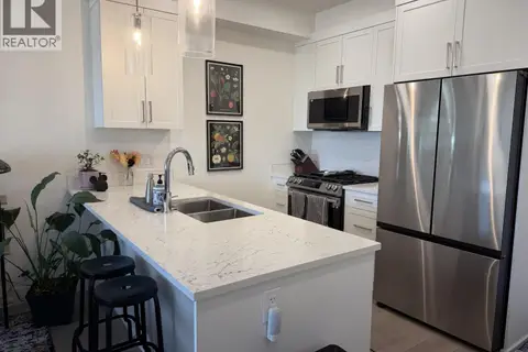 308 22633 SELKIRK AVENUE