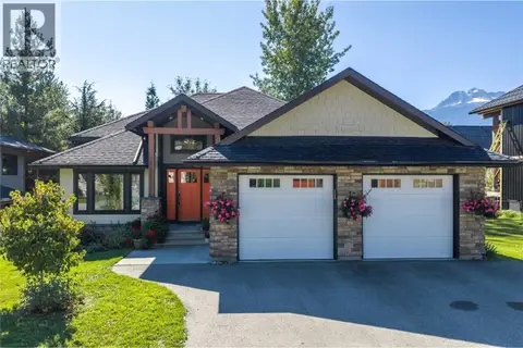 1915 Aspen Crescent