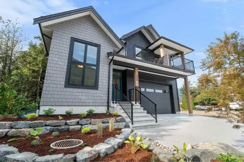 396 EAGLE STREET, Harrison Hot Springs