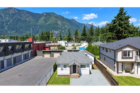 325 HUDSON BAY STREET, Hope