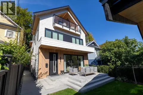 2 58 E 40TH AVENUE
