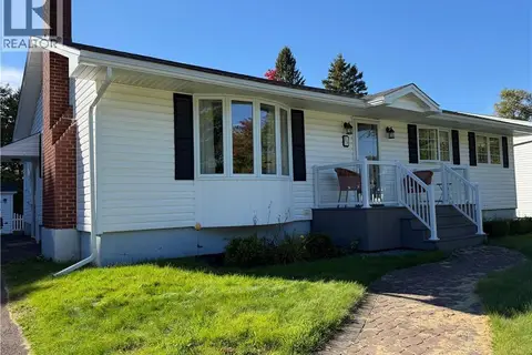 36 Lindsay