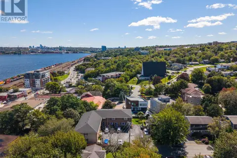 1 18 A Pioneer Avenue
