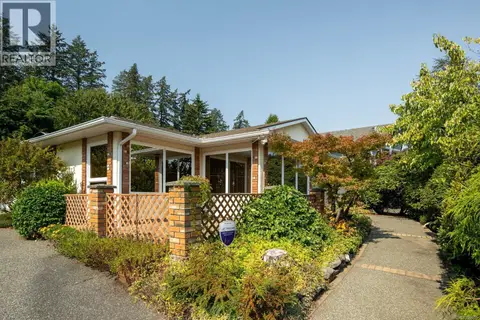 7436 East Saanich Rd