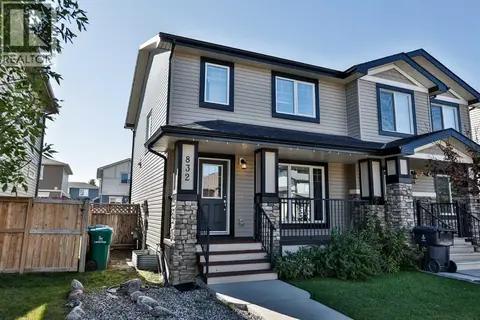 832 Silkstone Close W