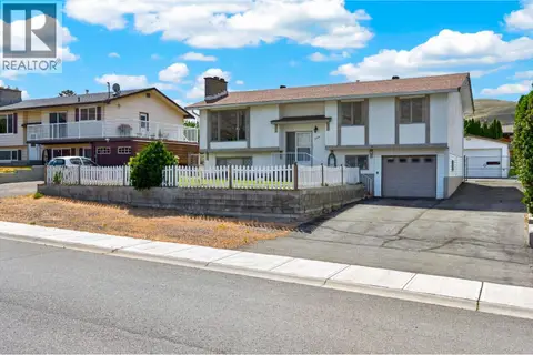 1106 Maclean Crescent