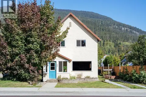 204 Third Street E