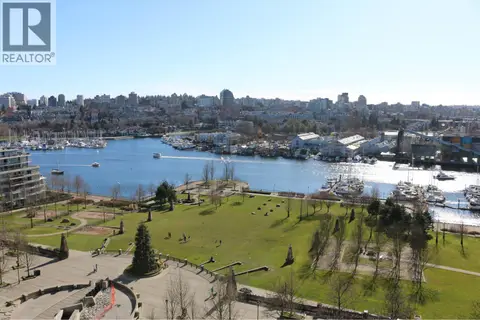 1606 583 BEACH CRESCENT