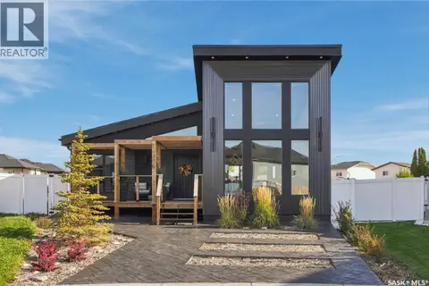 359 McArthur CRESCENT