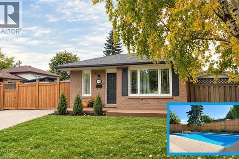 24 QUEENSLEA Drive