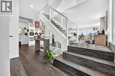32 Cranbrook Bay SE