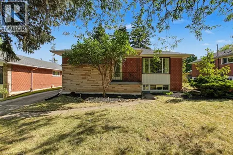 15 CARWYN Crescent