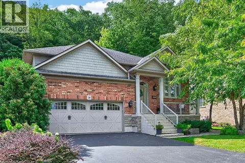 18 HEATHCOTE Court