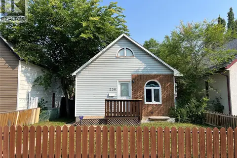 236 9th STREET E