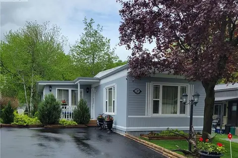 120 MAPLE Crescent