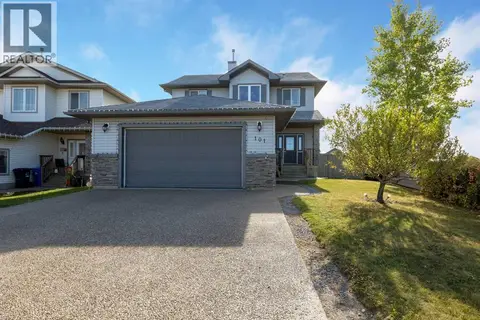 101 Red Lily Gate