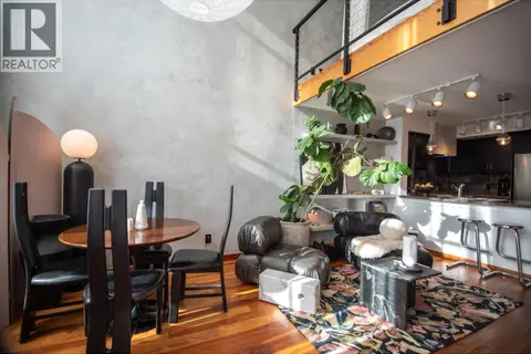 211 10 RENAISSANCE SQUARE