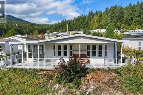1018 Collier Cres