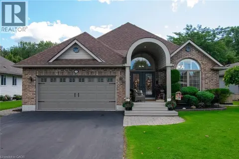 10 MEADOWBROOK Court