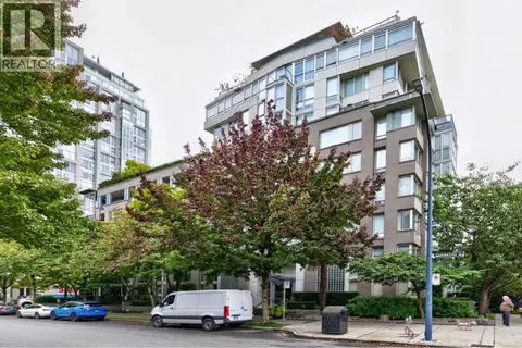 TH108 1288 MARINASIDE CRESCENT
