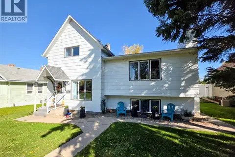 242 6th AVENUE E