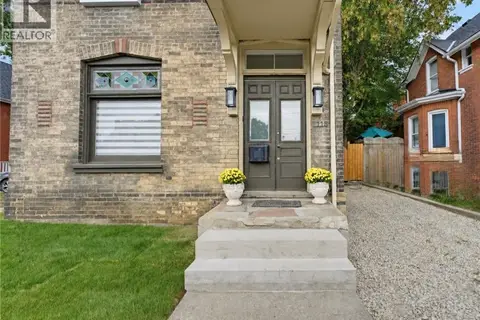 118 CLARENCE Street