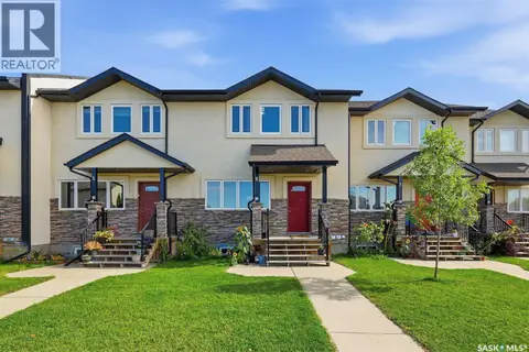 6 1703 Patrick CRESCENT