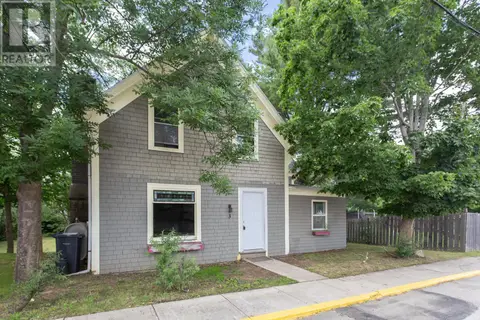 3 Court Street