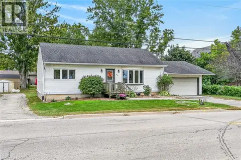 28 NELLES Street E