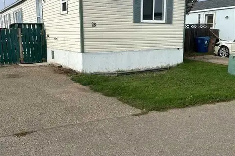 28 Maple Drive W