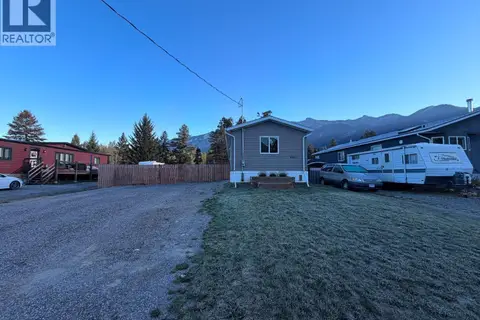 4821 CRESCENTWOOD Drive