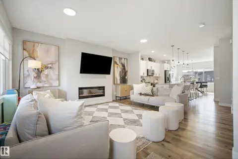22359 93 AV NW