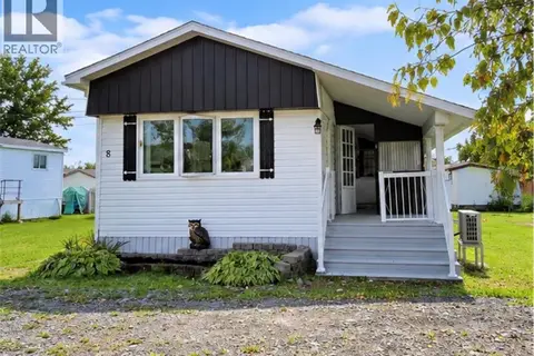 8 Tait Crescent