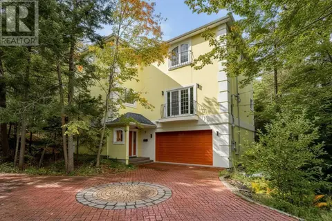 12 Falcon Place