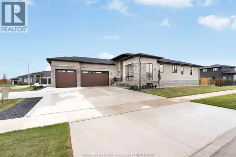 2 PEBBLE BEACH COURT