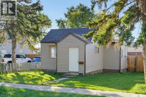 915 23rd STREET W