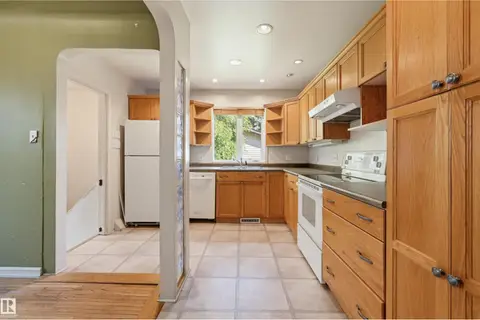 7754 80 AV NW