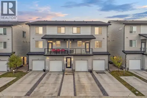 202, 135 Redstone Walk NE