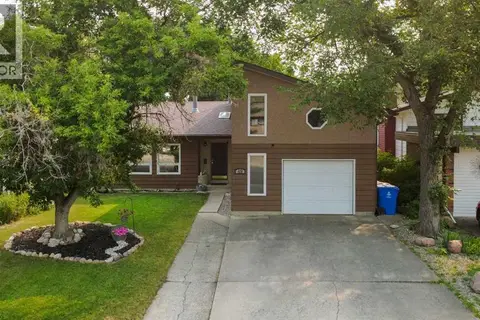 49 Iroquois Crescent W