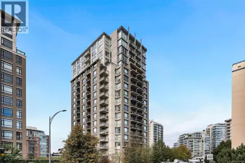 1001 751 Fairfield Rd