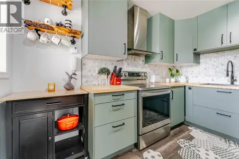 203 3460 Quadra St