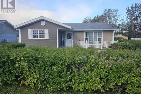 8 Stacey Avenue