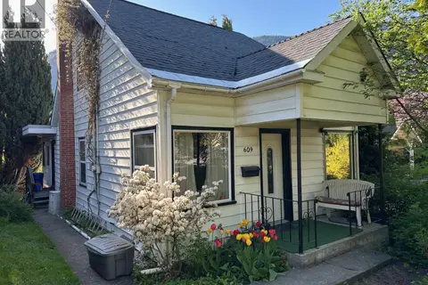 609 Second Street