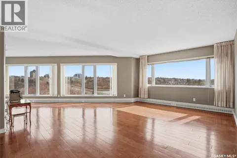 650 424 Spadina CRESCENT E