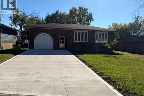 40 HOLIDAY COURT