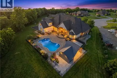 29 WALLACE Court