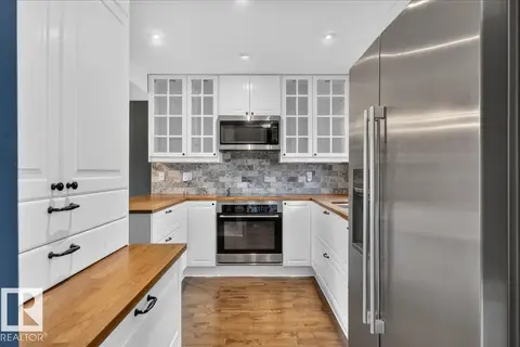 #9 3115 119 ST NW